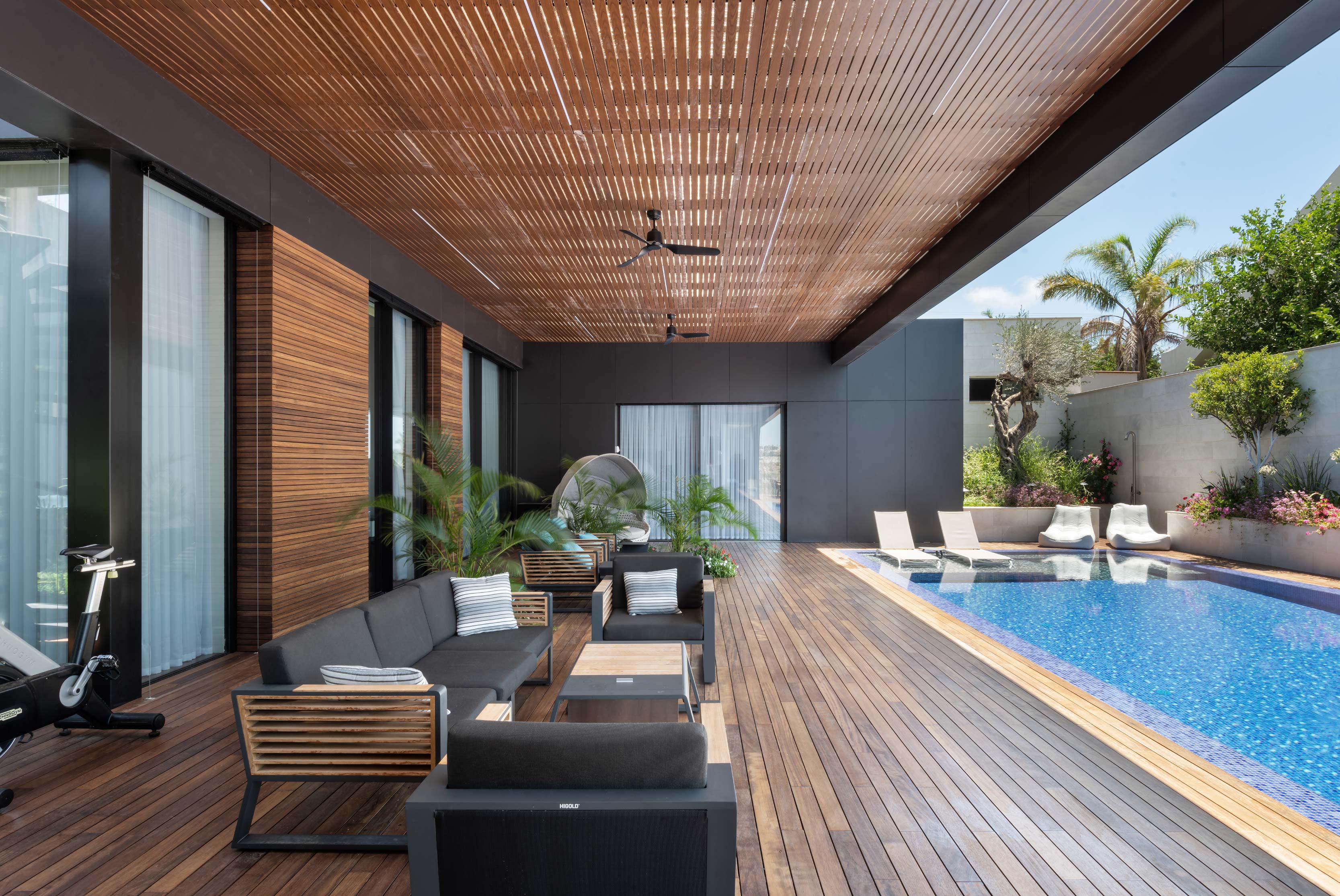 Private Residence / Nova-Iroko Cladding, Sunshade & Decking